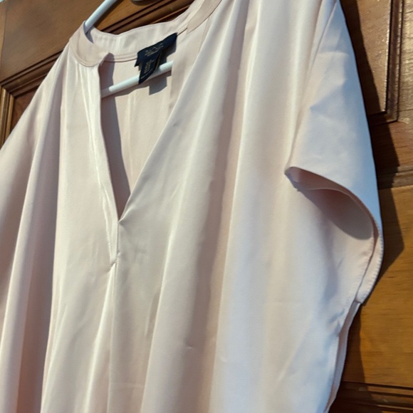 Rachel Zoe Light Pink V-Neck Blouse - Picture 4 of 6